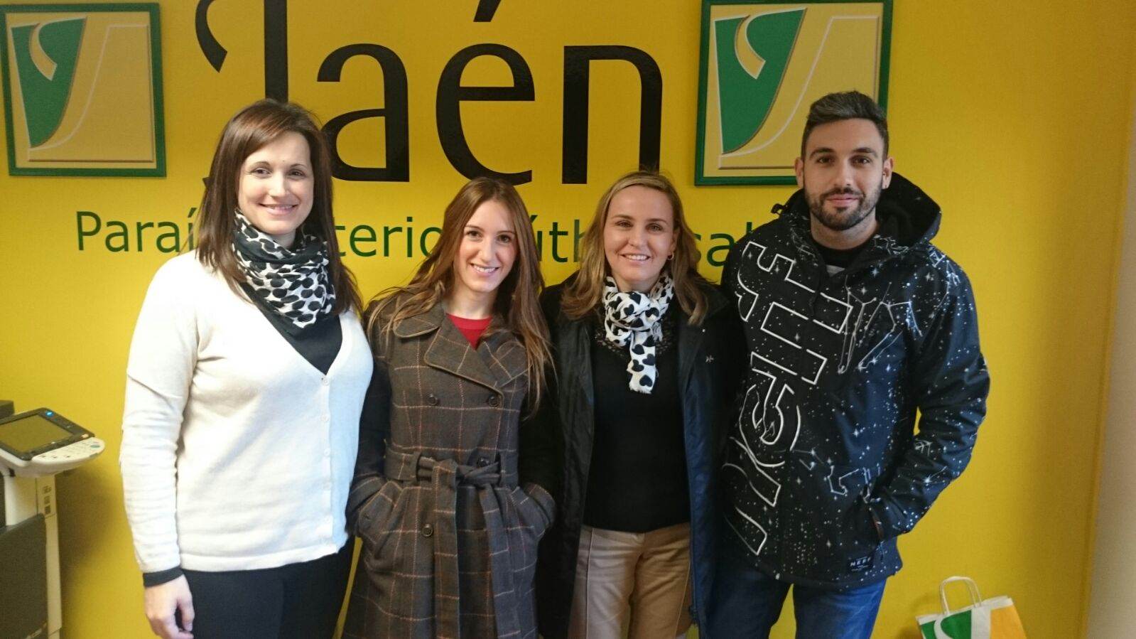 En la imagen, Mari Trini López, gerente del Jaén Paraíso Interior junto con Gemma Caparrós, María Teresa Díaz y Enrique Martínez