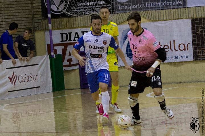 Dani Cabezón en una jugada en los octavos de final de la Copa del Rey ante el D-Link Zaragoza