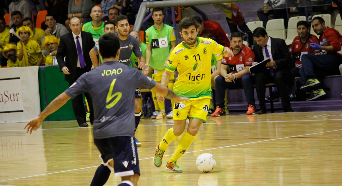 Dani Martín en una jugada ante el Palma Futsal